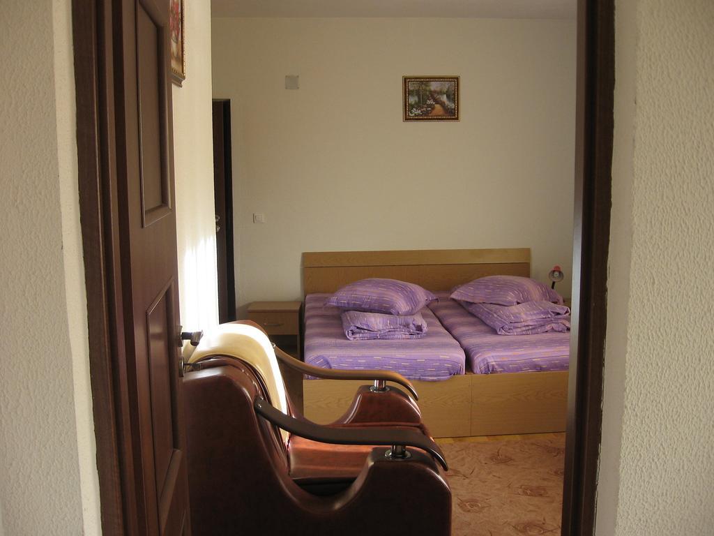 Pensiunea Pomi -Oesti Hotel Albestii Paminteni Værelse billede