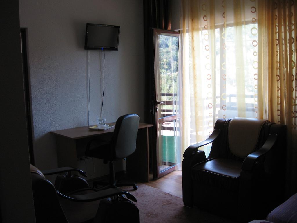 Pensiunea Pomi -Oesti Hotel Albestii Paminteni Værelse billede